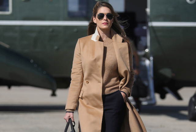 Người Đẹp Hope Hicks Lây Covid-19 Cho Tổng Thống Trump Là Ai?